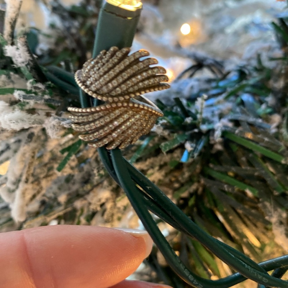Beautiful pandora angel ring size 5